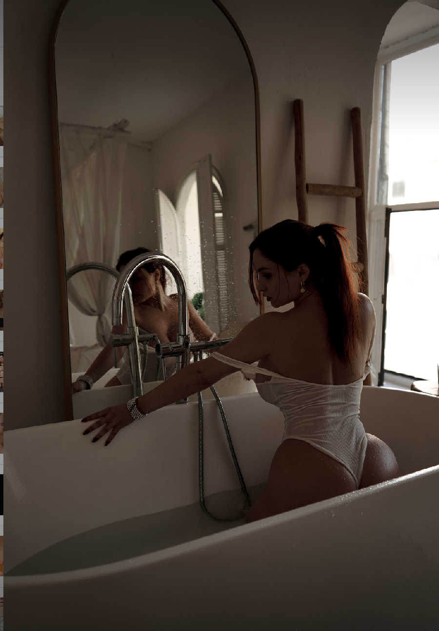 A playful frame from Miranda Faith nude — online in Mecca