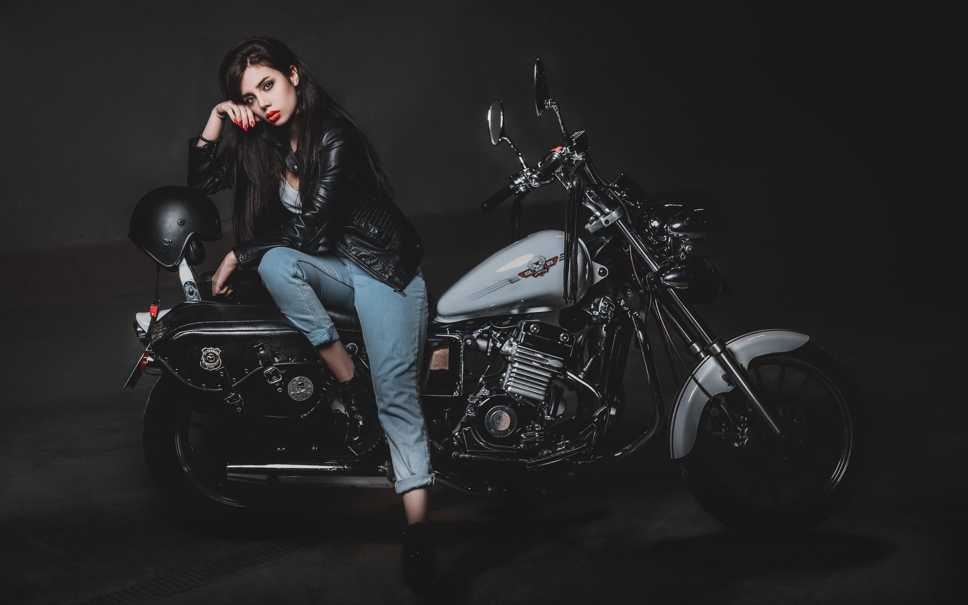 Biker girls: style and drive in Mecca