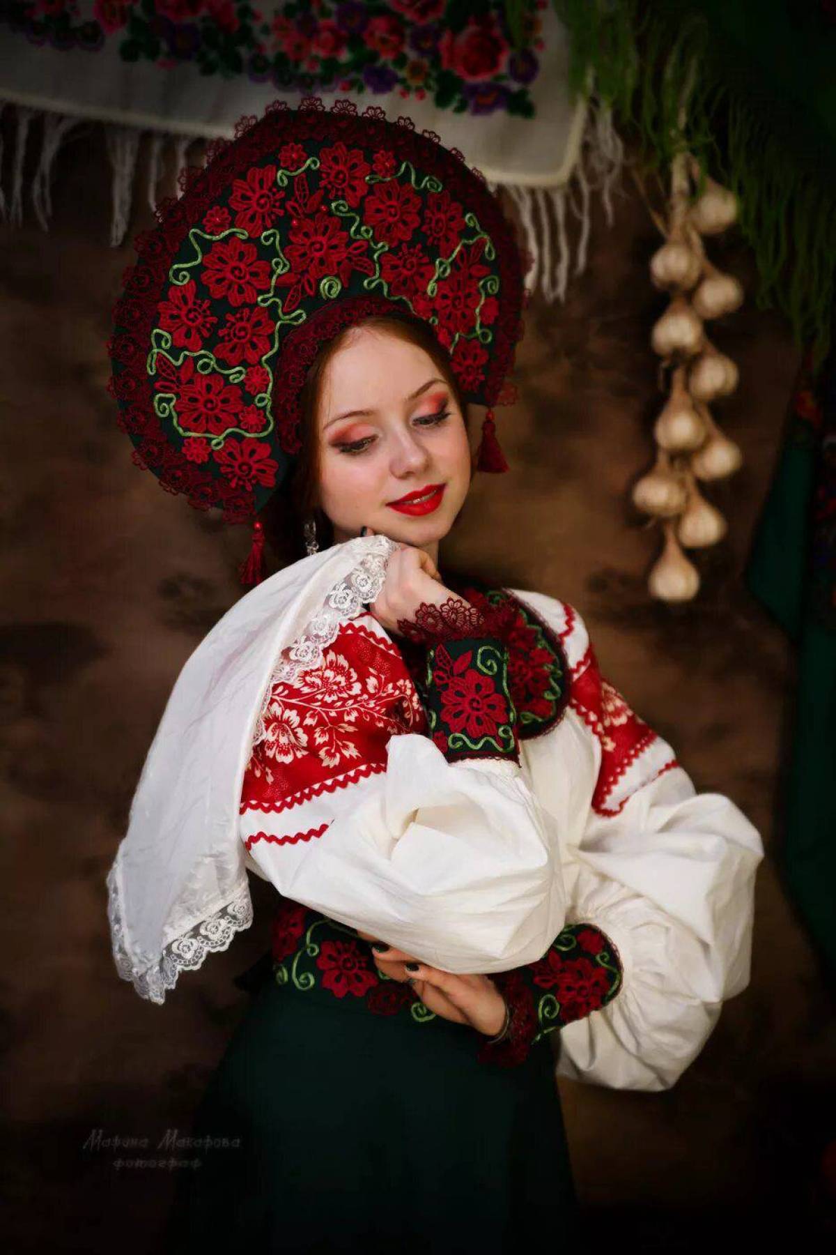 Take a pause and enjoy Women in Slavic costumes — streaming from Mecca