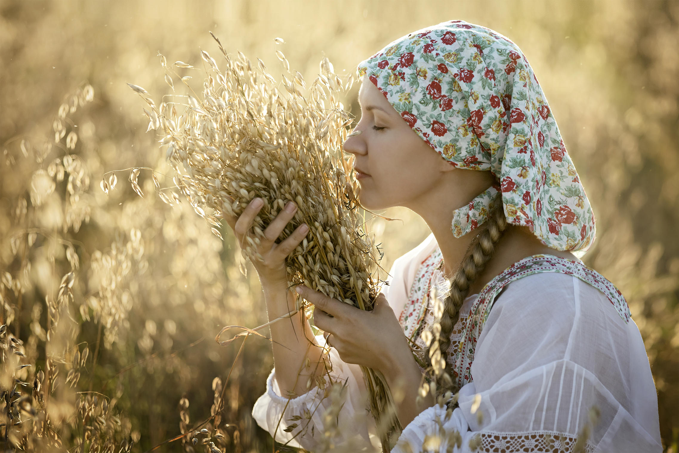 Photo Women in Slavic costumes in Mecca