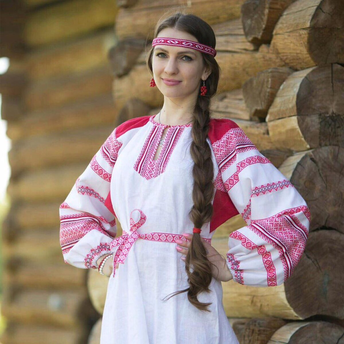 Girls in Slavic costumes in Mecca