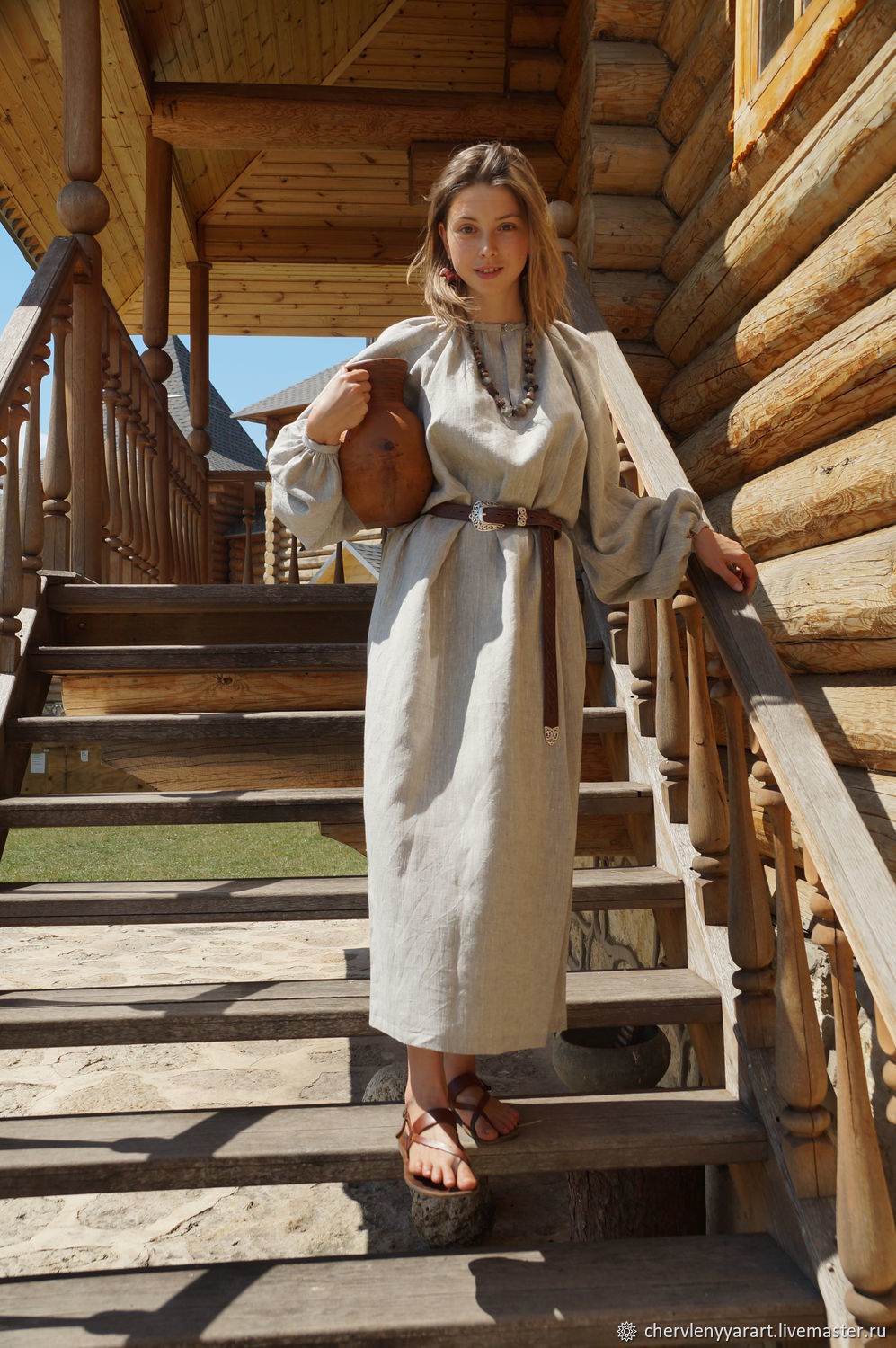 Girls in Slavic costumes in Mecca