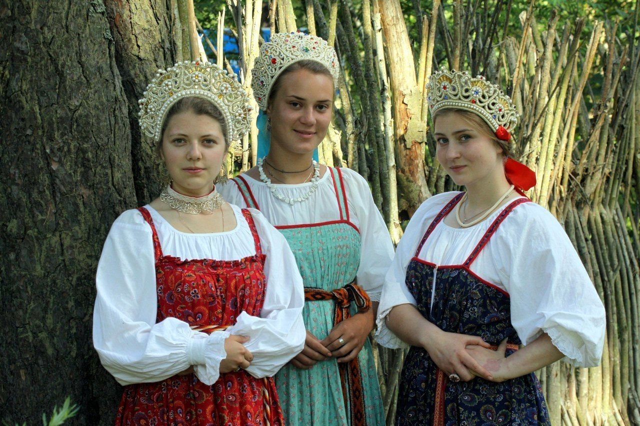Sexy model Girls in Slavic costumes in Mecca