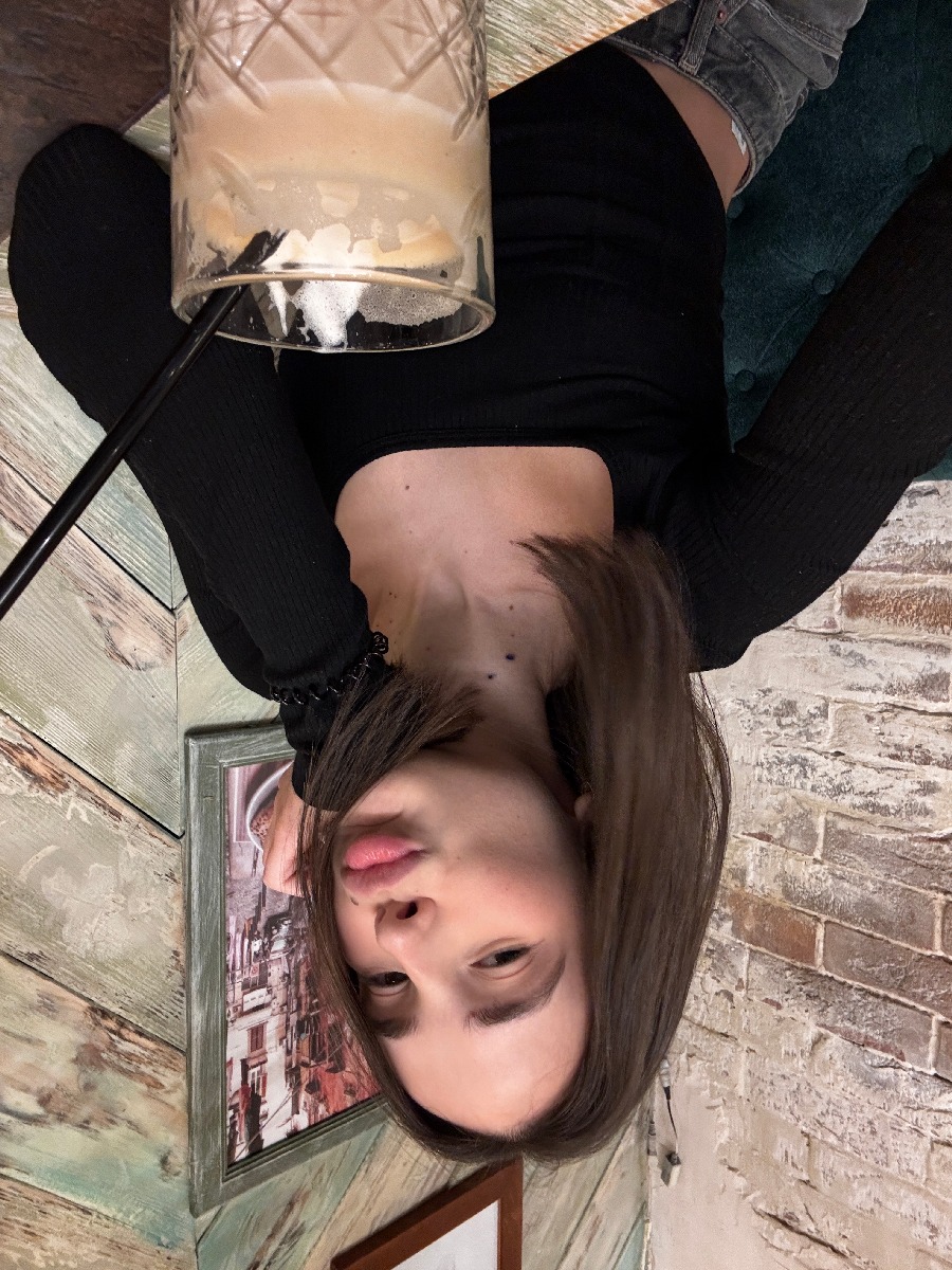 Fresh photos, fresh mood — Tina online in Mecca